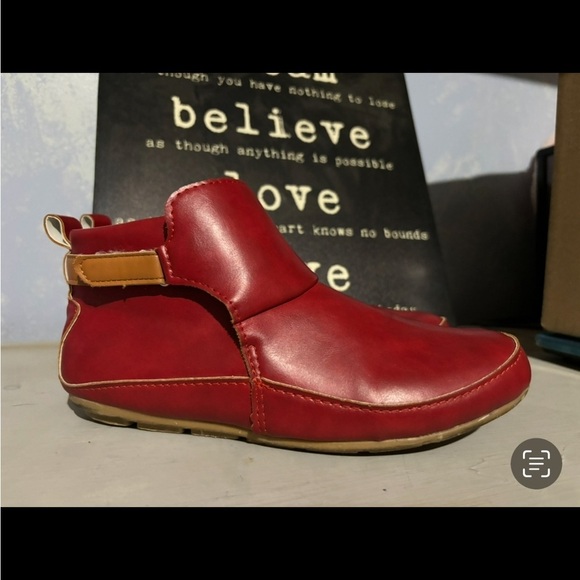Women’s  Red Leather Ankle boots size 8.5 - Picture 2 of 7